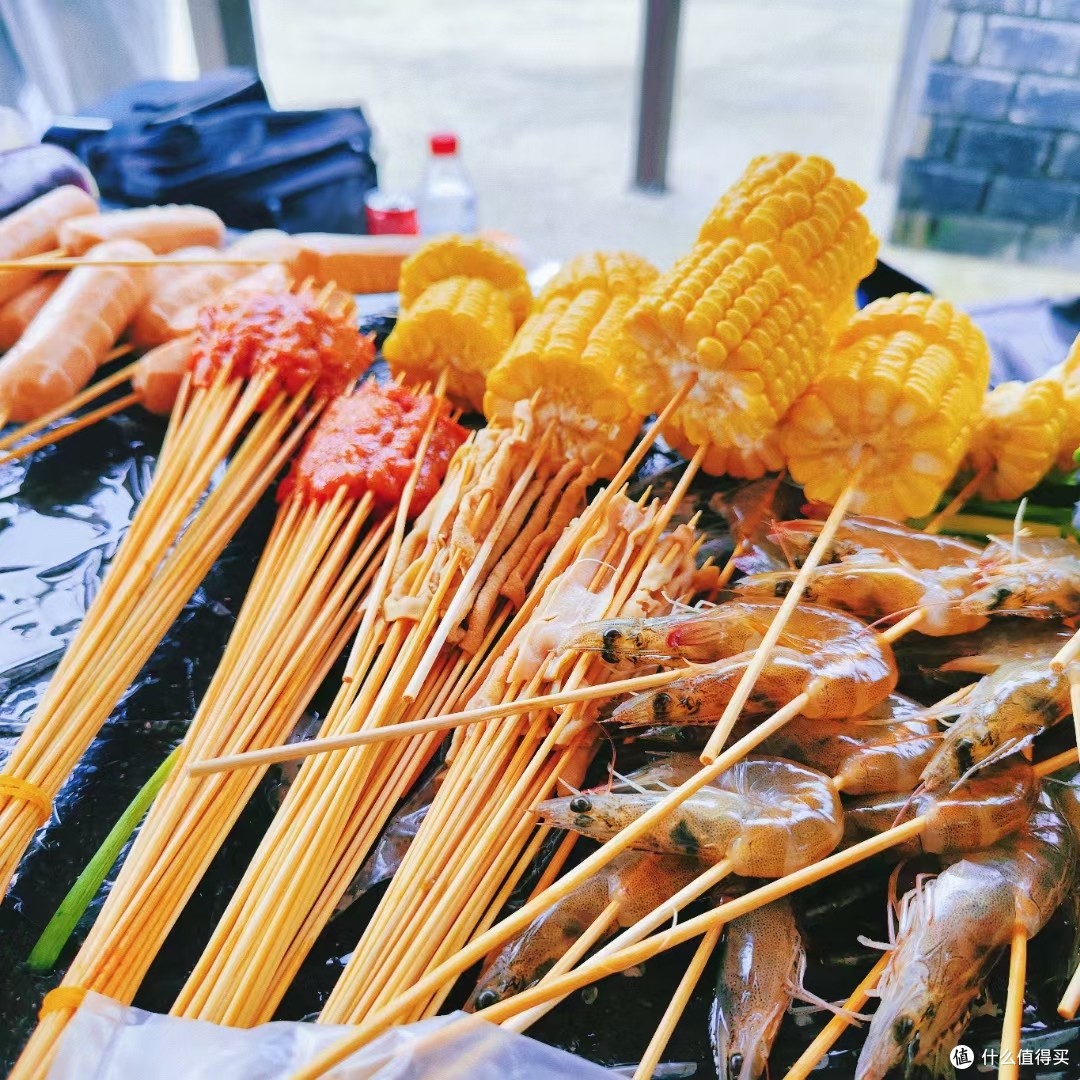 夏日山水狂欢：烧烤盛宴与自然之恋