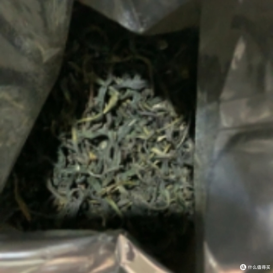 绿色绿茶：拿开水泡开，散发浓郁香味