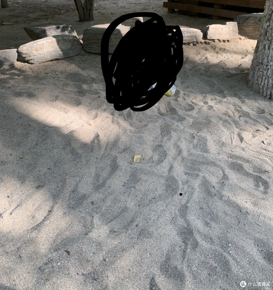 开学前的放纵—带孩子们踢球玩沙子享受大自然的乐趣