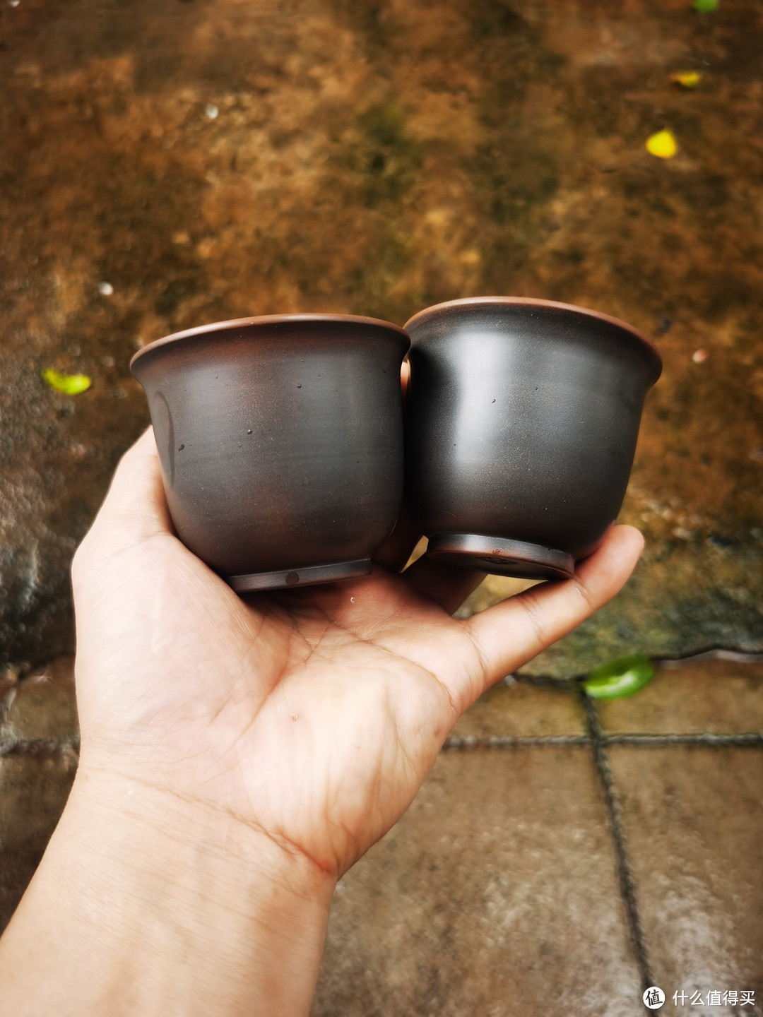 钦州坭兴陶茶具使用越久，不但壶身光泽。越加光润，壶经久耐用！更显气韵温润。这也恰是国人二中的养壶