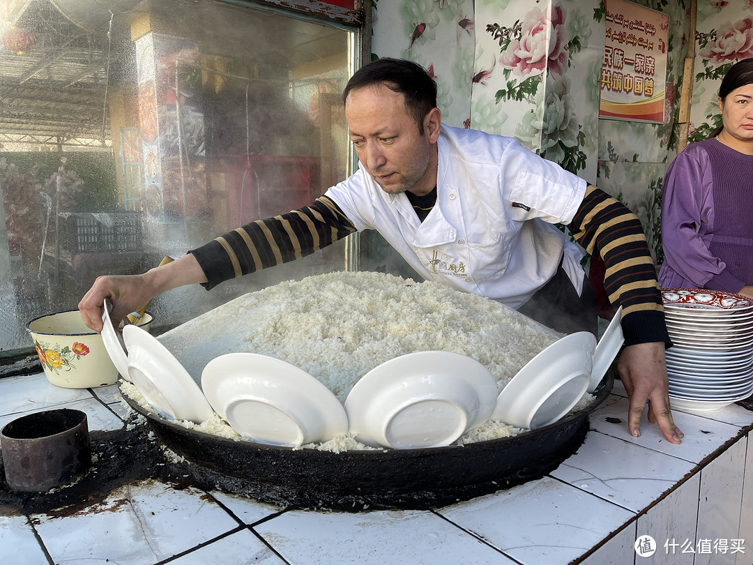 喀什最好吃的手抓饭，麦麦提沙吾提师傅的儿子抓饭店，好吃到在喀什的每一天早饭都是在这里解决的