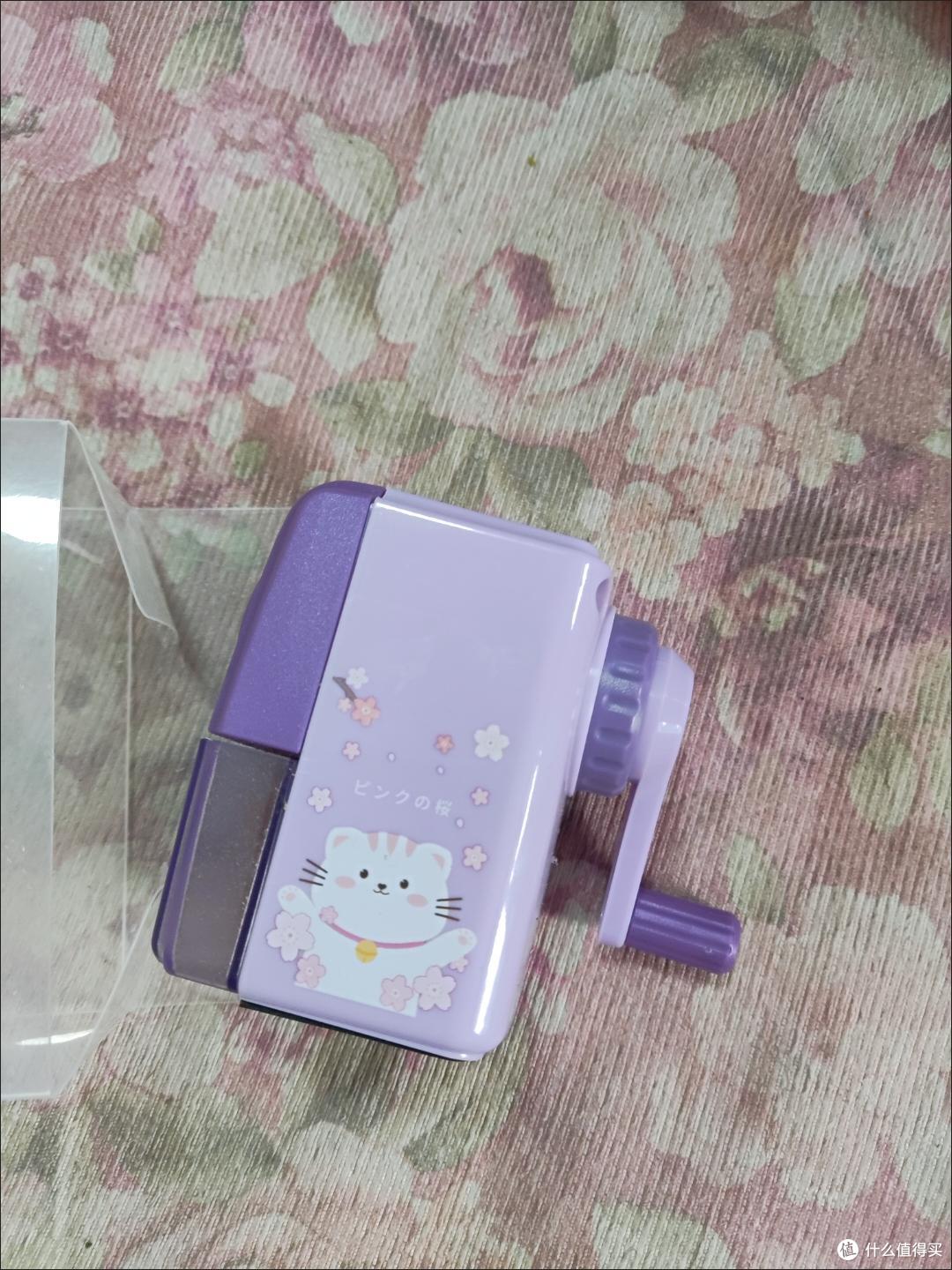 孩子们即将开学，怎么能少得了这样的手动摇的转笔刀呢