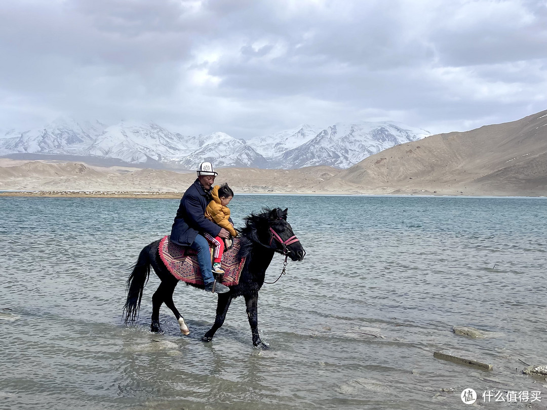 报了个团，一路上需要自己消费的项目，骑驴骑马骑牦牛都体验了一遍