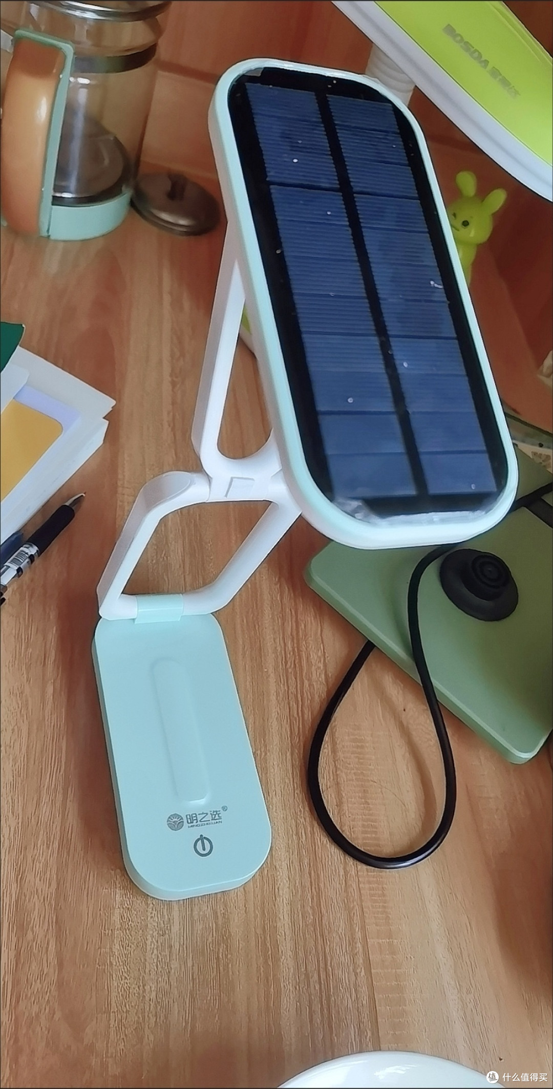 开学季学生党宿舍必备的LED 太阳能灯台灯