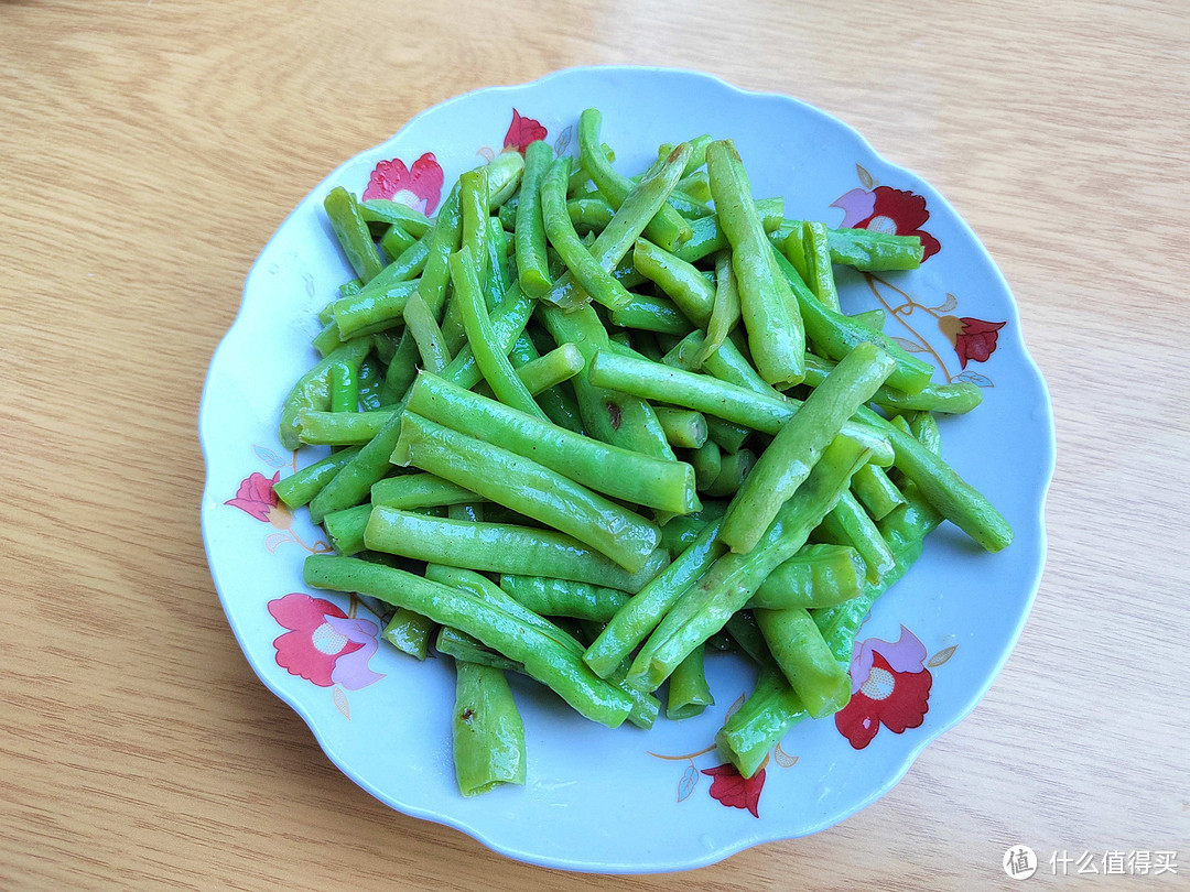 广东女子回娘家，吐槽嫂子做的菜难看，哥哥不乐意：爱吃吃不吃滚