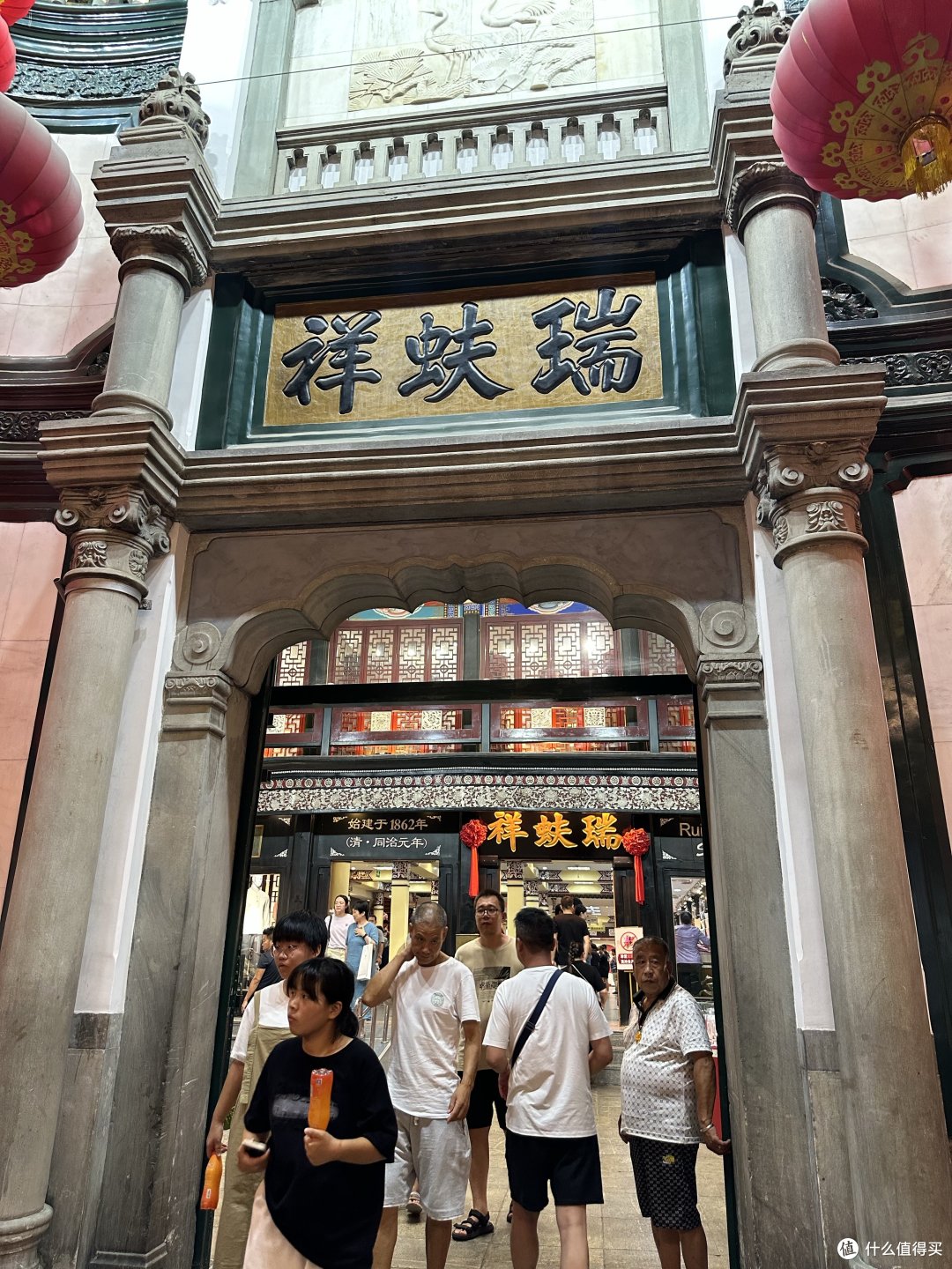 逛大栅栏步行街,品味老北京的独特魅力!