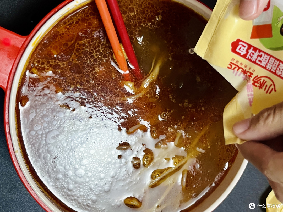 小杨哥螺蛳粉，一包就够两个人吃了