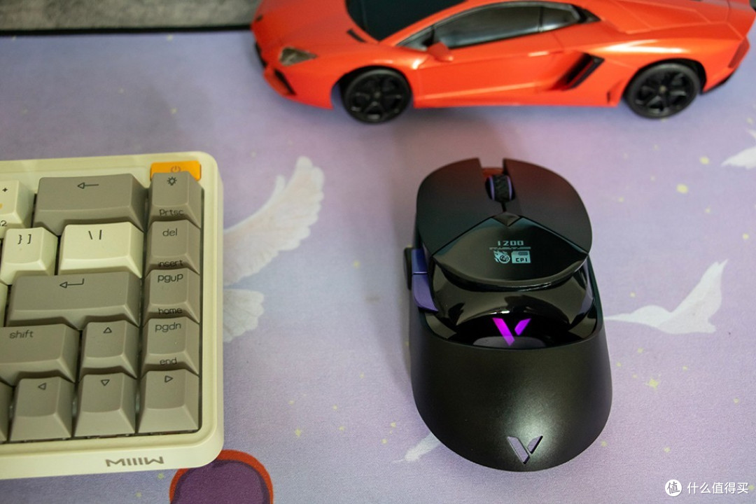 屏显“超跑”时尚设计、4KHz雷柏VT960PRO游戏鼠标上手体验