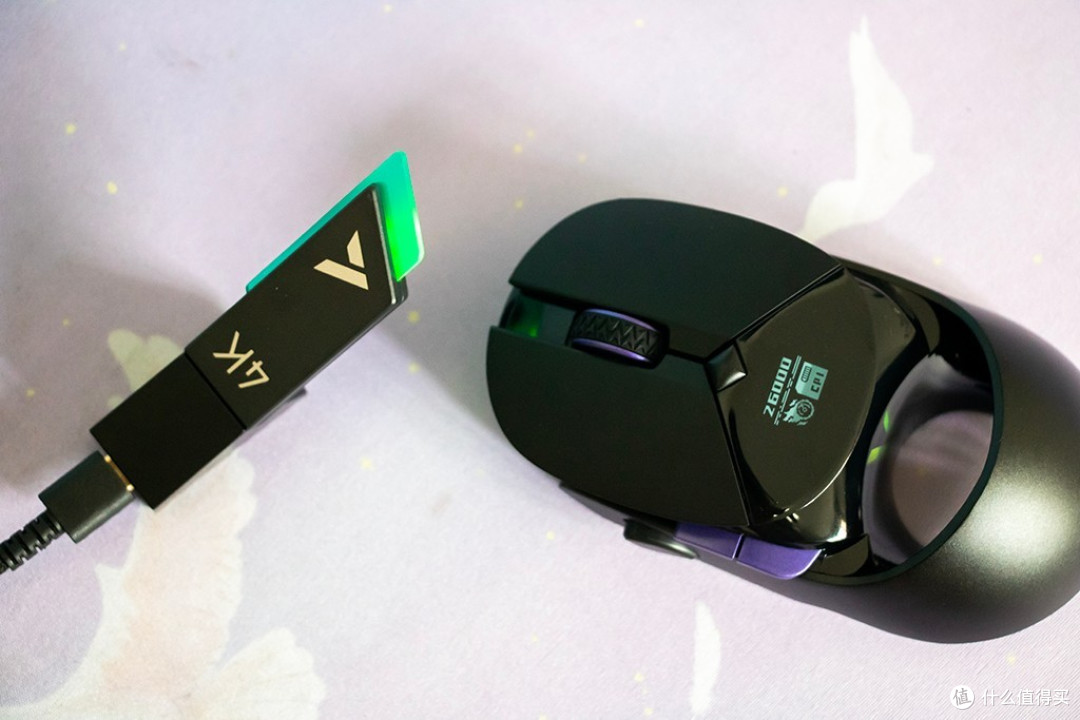 屏显“超跑”时尚设计、4KHz雷柏VT960PRO游戏鼠标上手体验