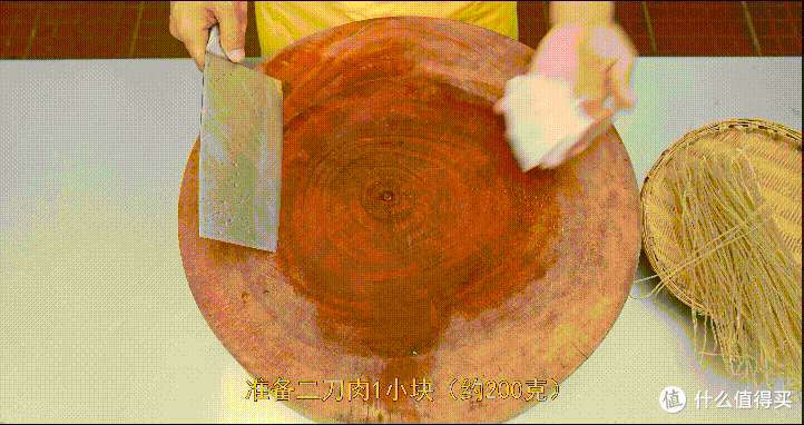 厨师长分享传统名菜“蚂蚁上树”,色泽红润,醇香微辣