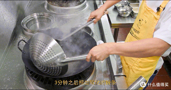 厨师长分享传统名菜“蚂蚁上树”,色泽红润,醇香微辣