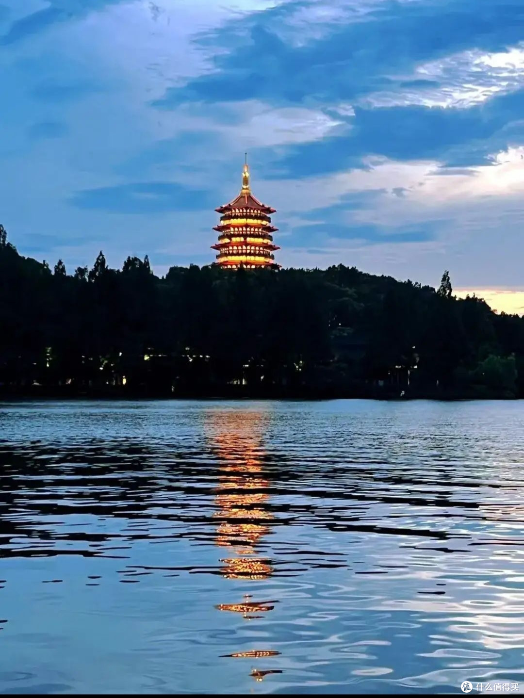 漫步雷峰塔：寻找古典与现代的完美结合