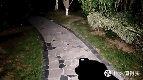 你以为它是个猫头鹰，其实它是个手电筒—务本X3随身灯体验