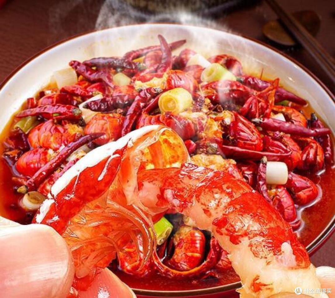 夏日时光，夜宵开胃必备美味麻辣龙虾尾，让你在家也能尽享鲜美！