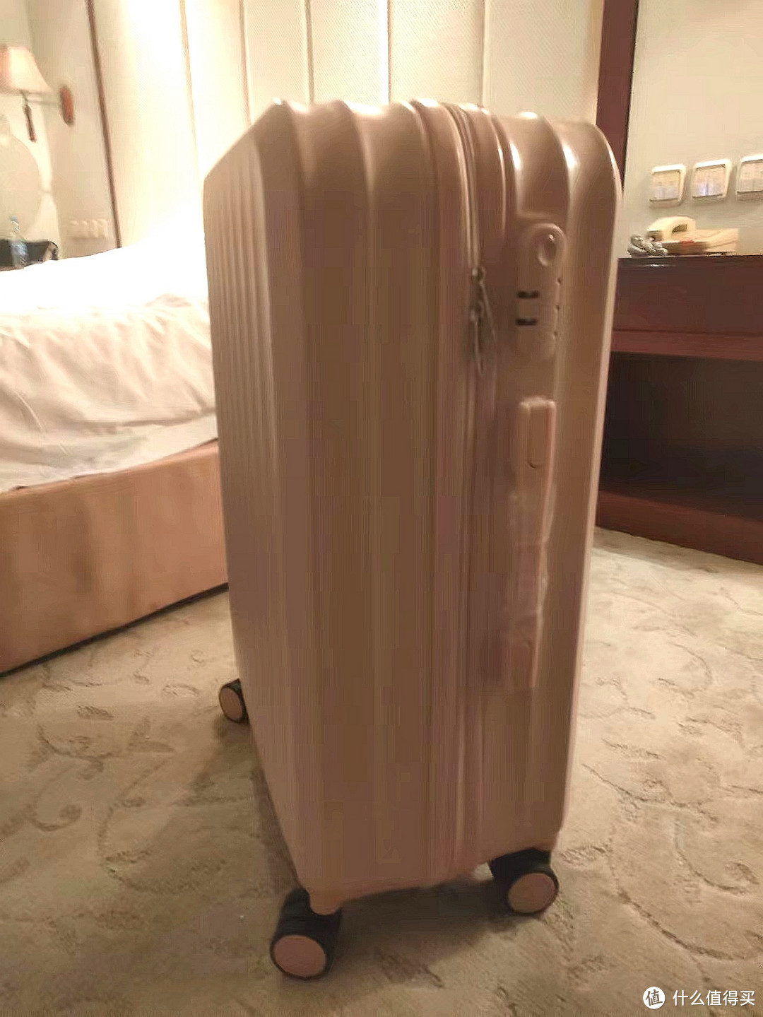 买了一个超级可爱的行李箱