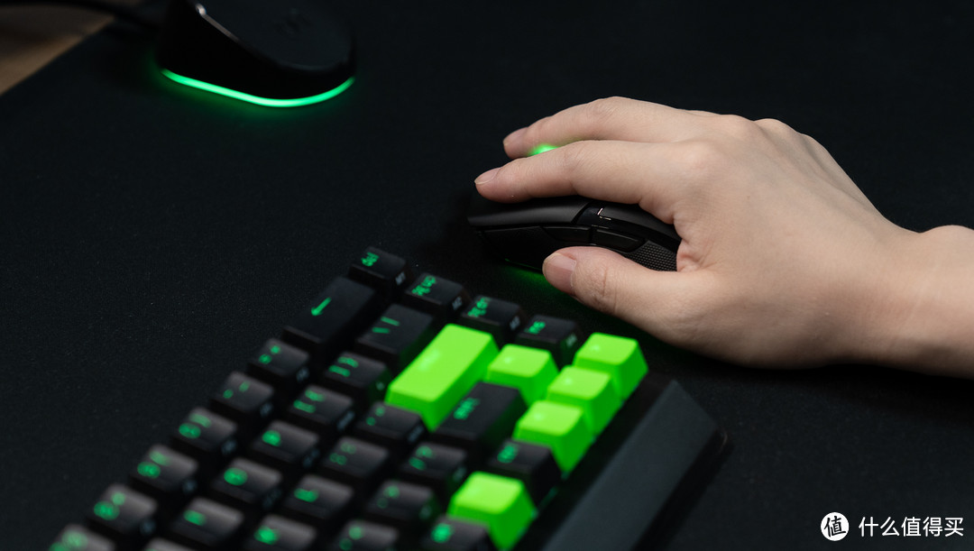 小手玩家不将就，轻量化旗舰新选择RAZER COBRA PRO雷蛇眼镜蛇专业版