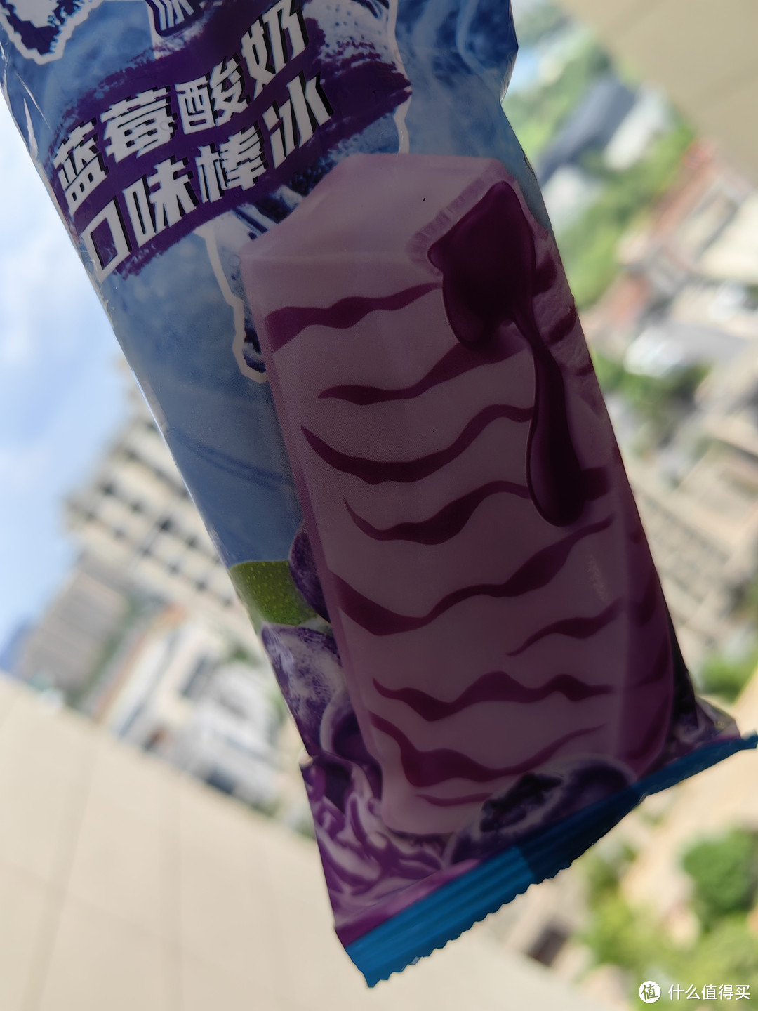 蒙牛冰+蓝莓酸奶口味棒冰，夏日必备的清凉滋味