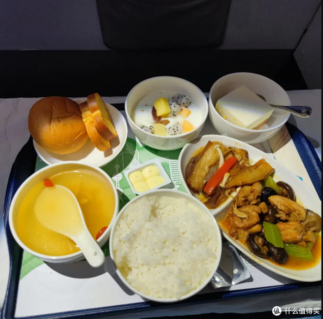 航空餐食选择新玩法，让你的味蕾飞翔！