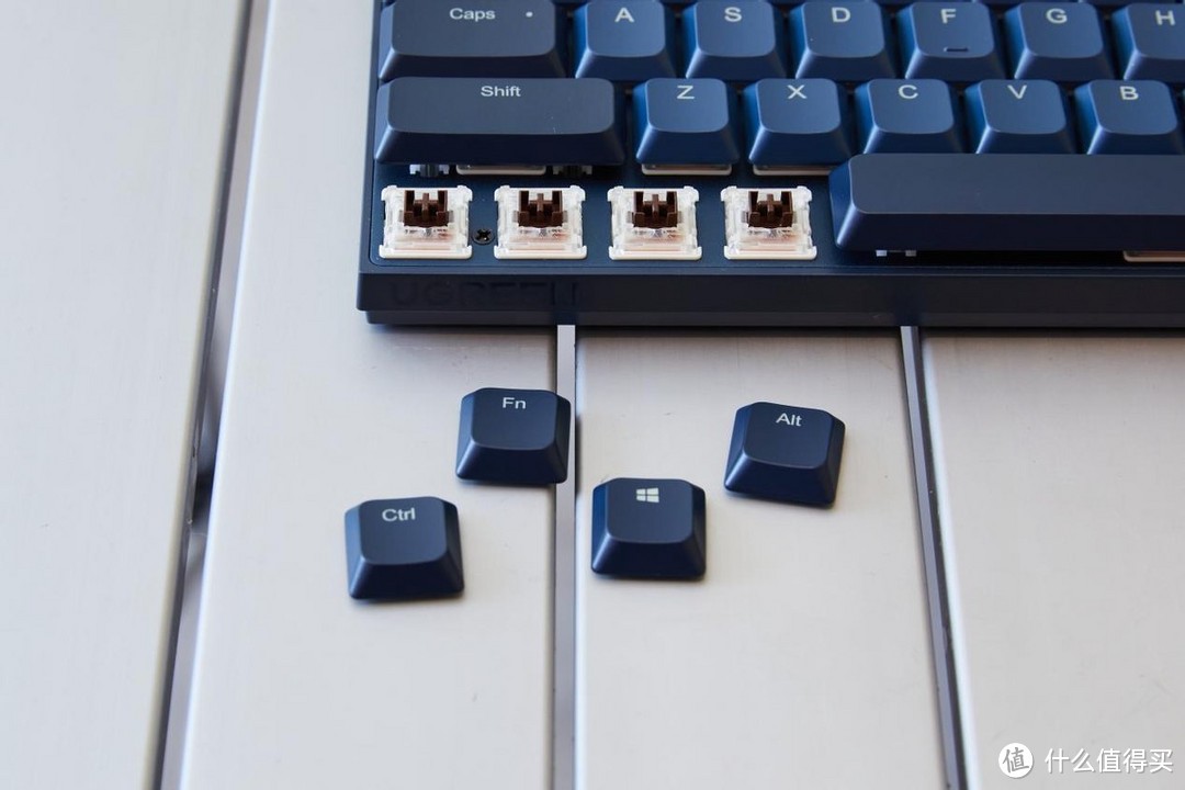 高效办公神器|多屏配备绿联ku102蓝牙机械键盘办公简直天作之合！