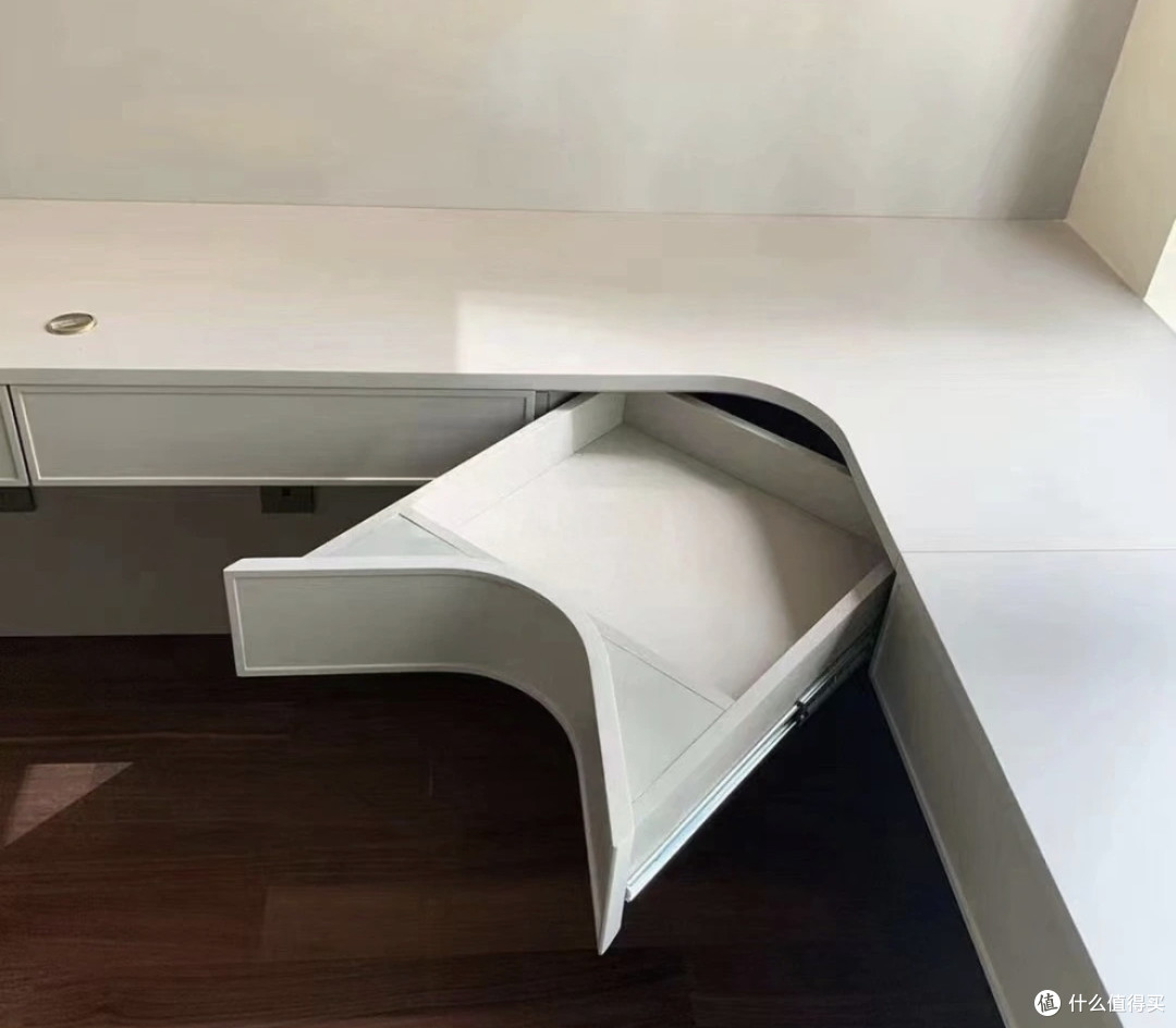 的设计,但总有人,觉得书桌没有抽屉不好用,于是就想法设法做弧形抽屉
