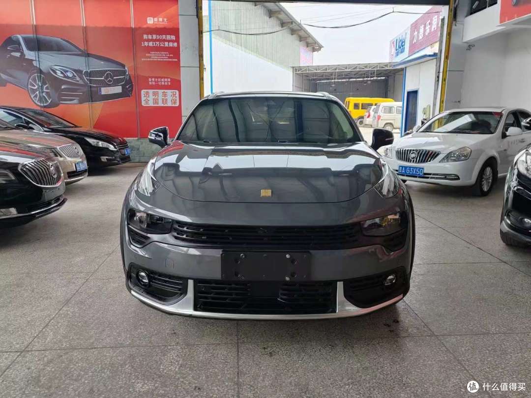 以下是关于领克02车身设计的详细描述