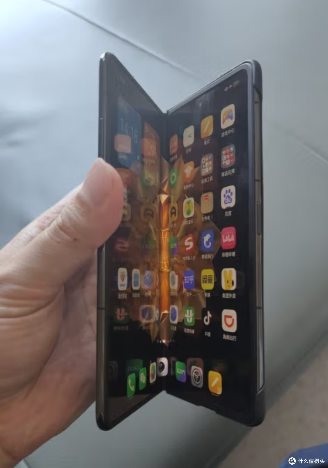 对于我个人而言，折叠屏手机只是少部分人的选择