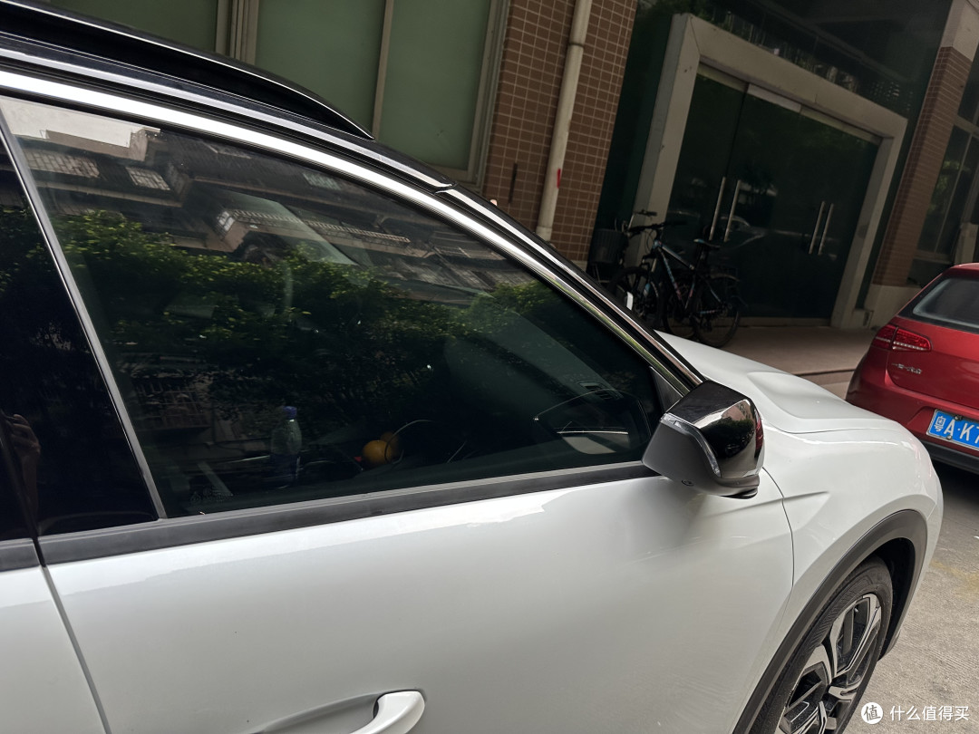 主副驾驶隐私一般，起码不用切三角那么丑