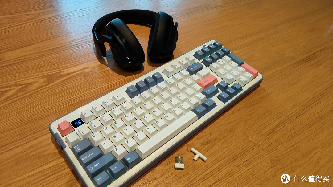 A98 Master三模机械键盘：创新设计与多重手感的完美融合