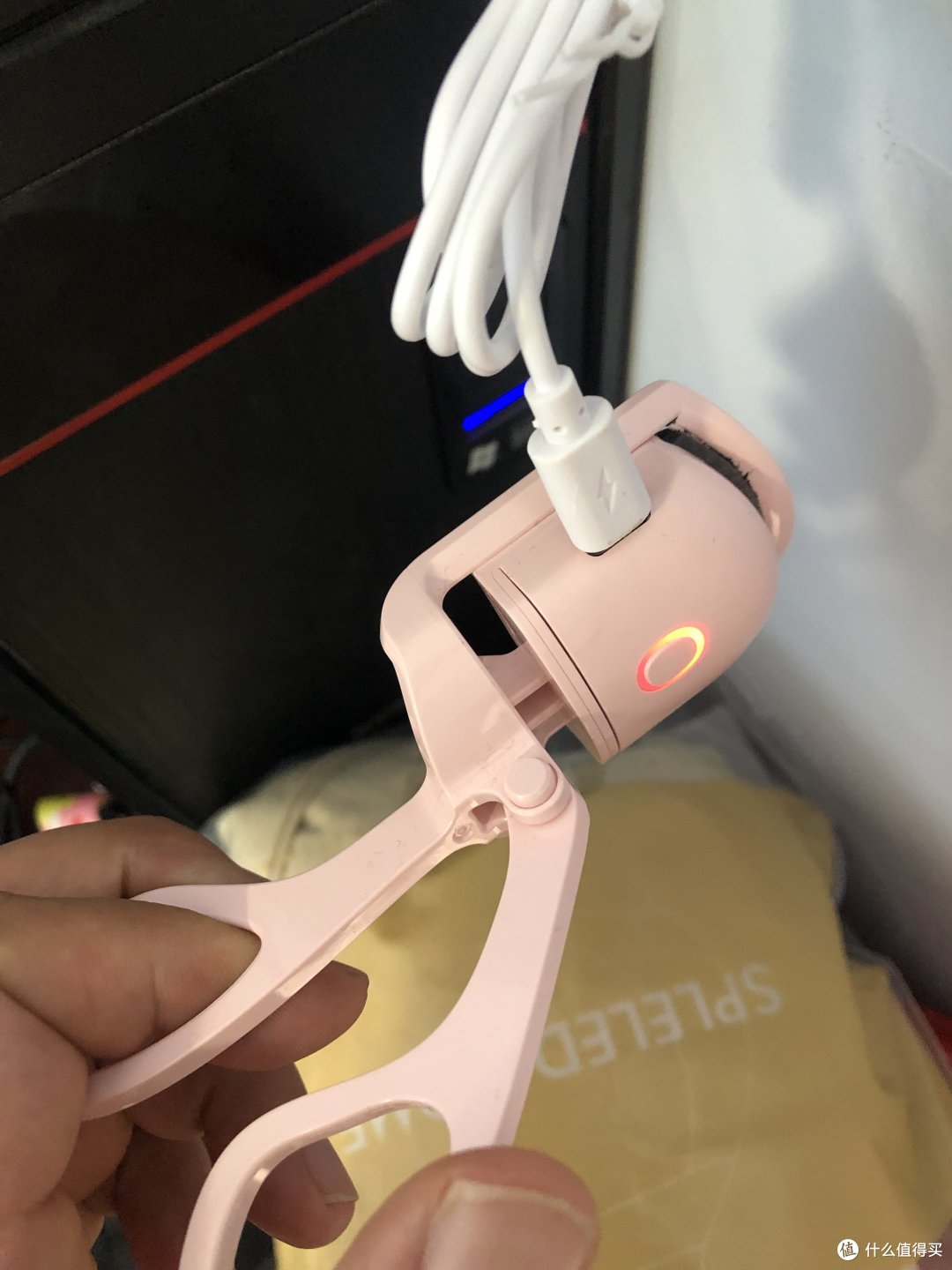 能加热的睫毛夹子，让你睫毛弯弯