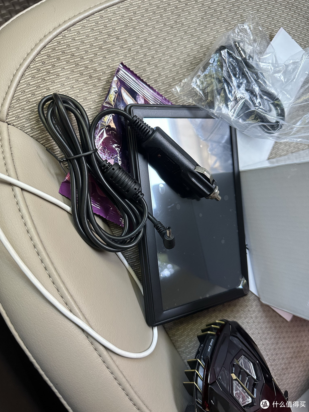 装了凯迪拉克三代之后,我又买了台便携导航
