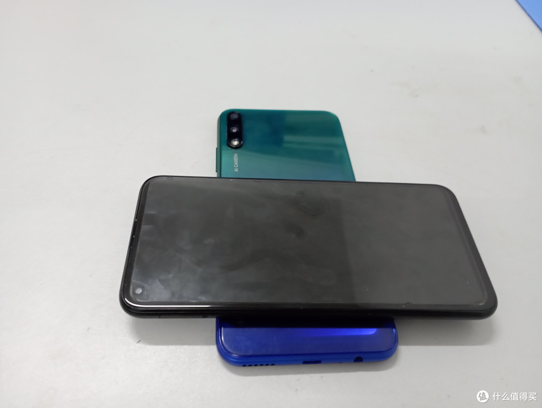 以下是一些保护华为手机屏幕的方法