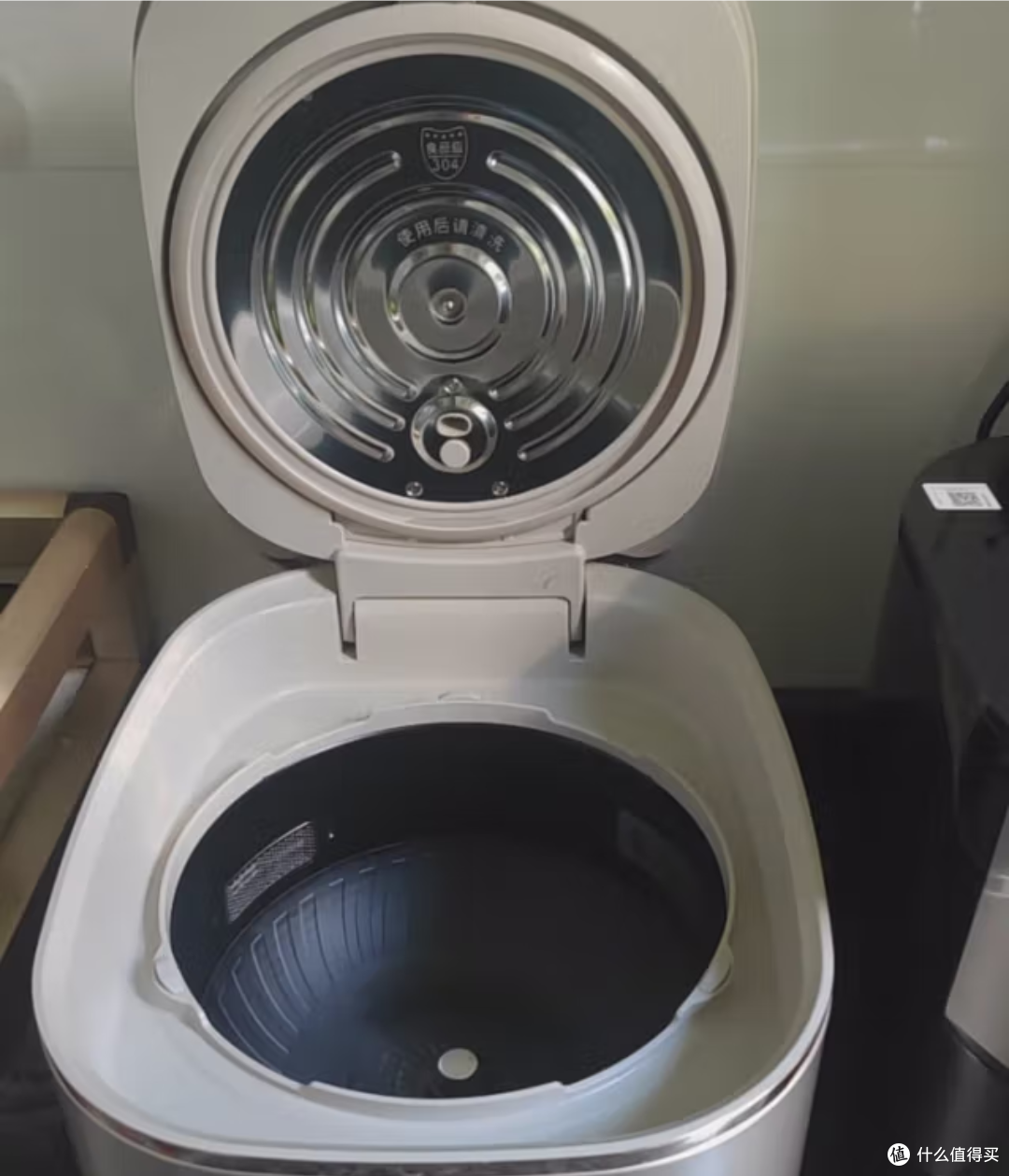 家用电饭煲一定药用IH的加热方式,和不锈钢内胆的,这样煮出来的饭更快更好吃
