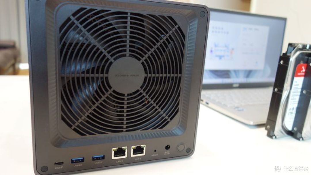 绿联DX4600背部风扇
