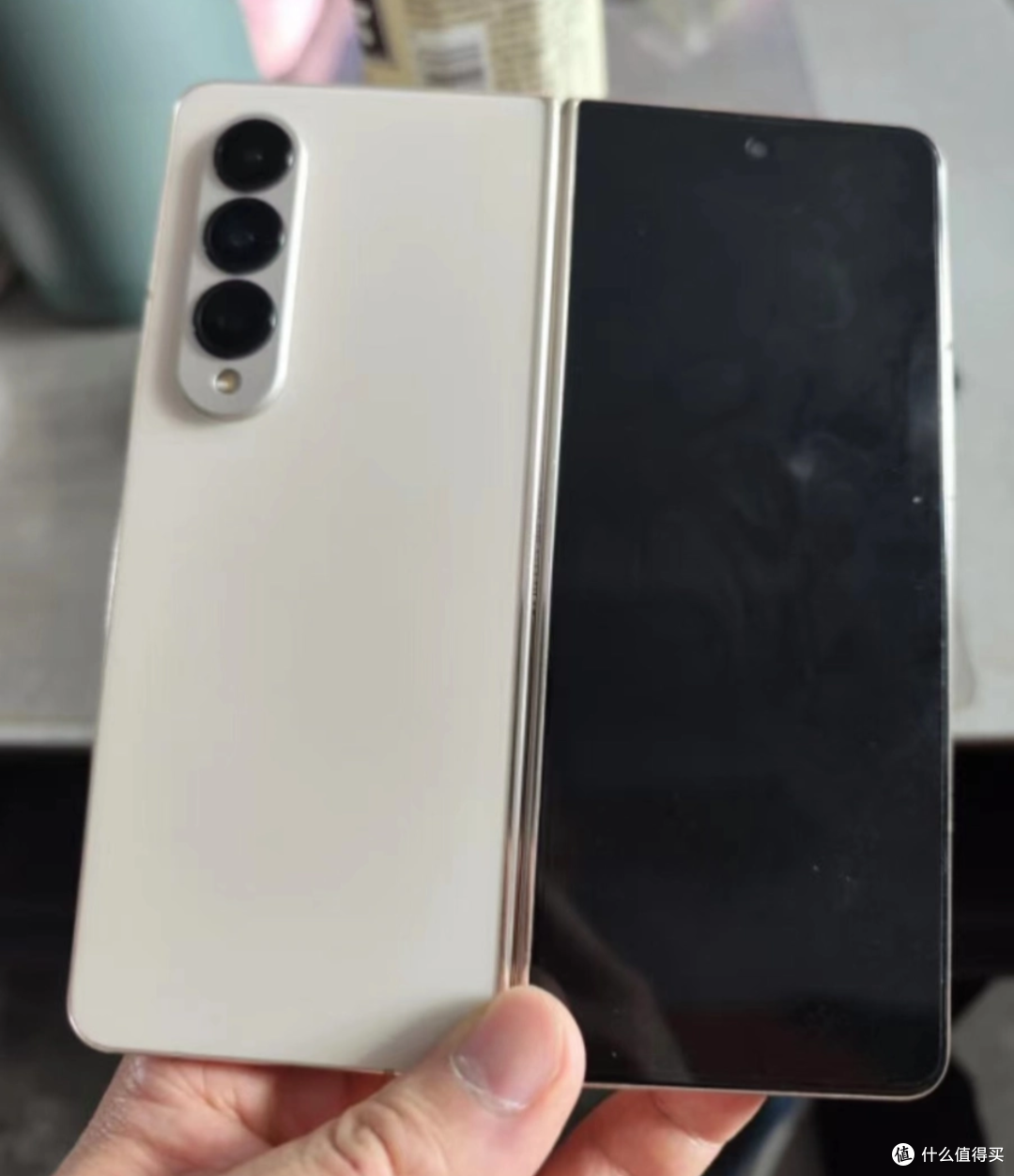 以下是关于三星Galaxy Z Fold折叠屏手机的一些特点和信息