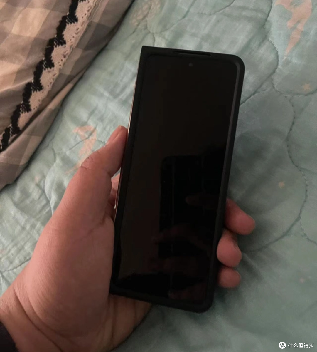以下是关于三星Galaxy Z Fold折叠屏手机的一些特点和信息