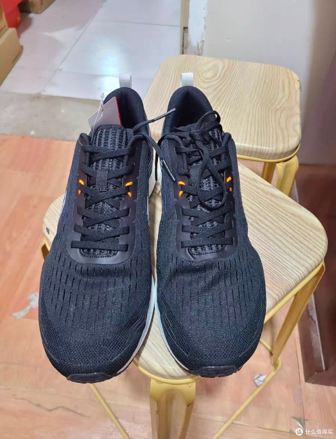 李宁赤兔4跑鞋:LIGHT FOAM科技带来的轻盈舒适