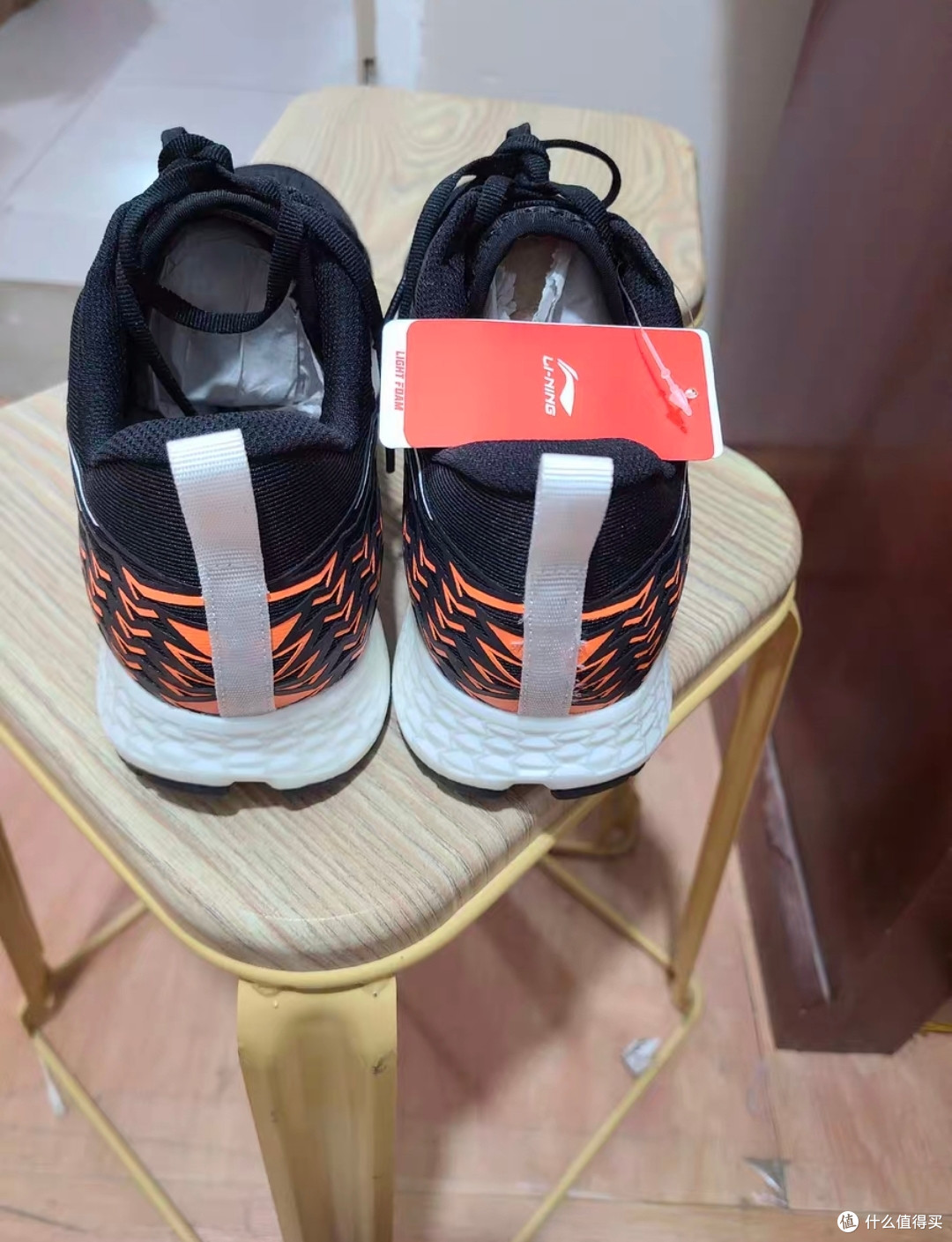 李宁赤兔4跑鞋:LIGHT FOAM科技带来的轻盈舒适