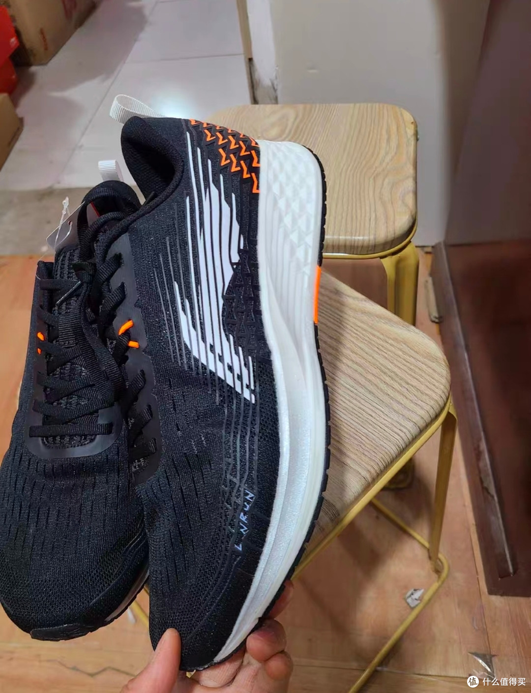 李宁赤兔4跑鞋lightfoam科技带来的轻盈舒适