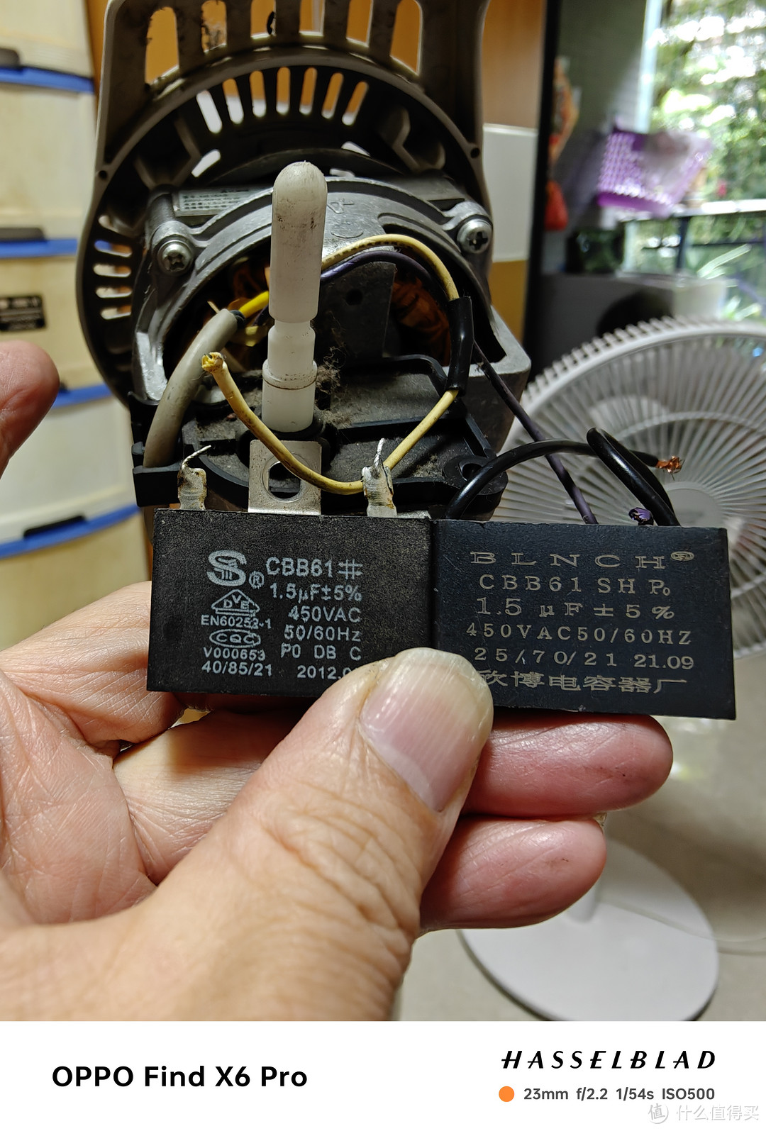 BNN排气扇发现启动困难,拆开清洗之后恢复正常;同时也把电风扇的电容换了,满血复活。