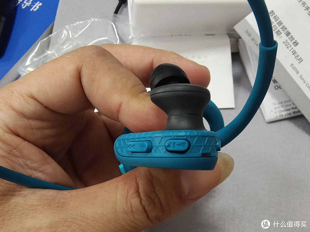 想要在游泳中享受音乐?Sony ws-413 带你进入音乐的海洋!