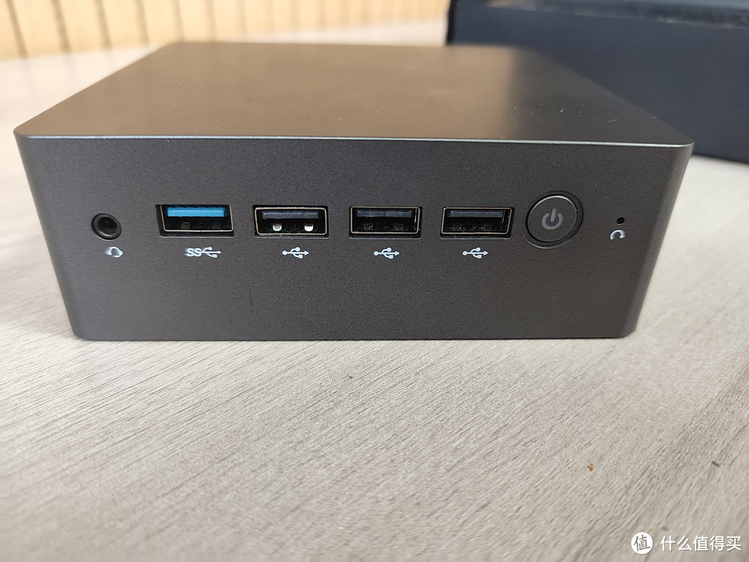 一个USB3.0，三个USB2.0