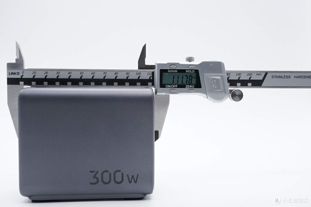 PD 3.1 闪充湃,开启闪充新时代,绿联闪充湃 300W 氮化镓充电器评测