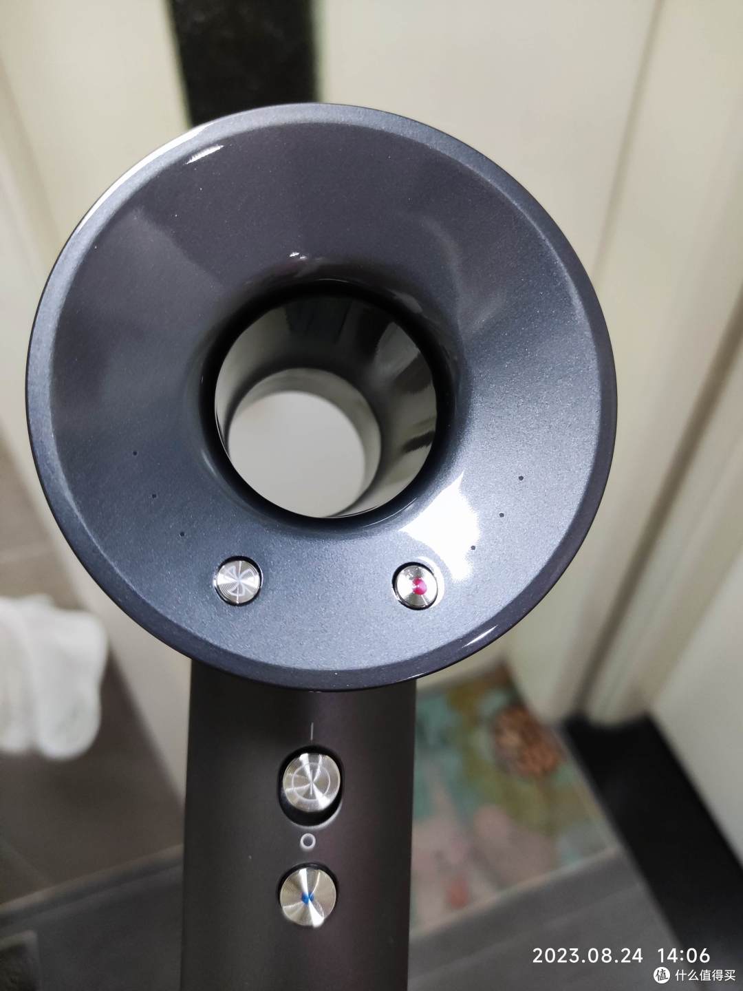 英切：灰色是光面，已退忘记按钮是否漏风了。