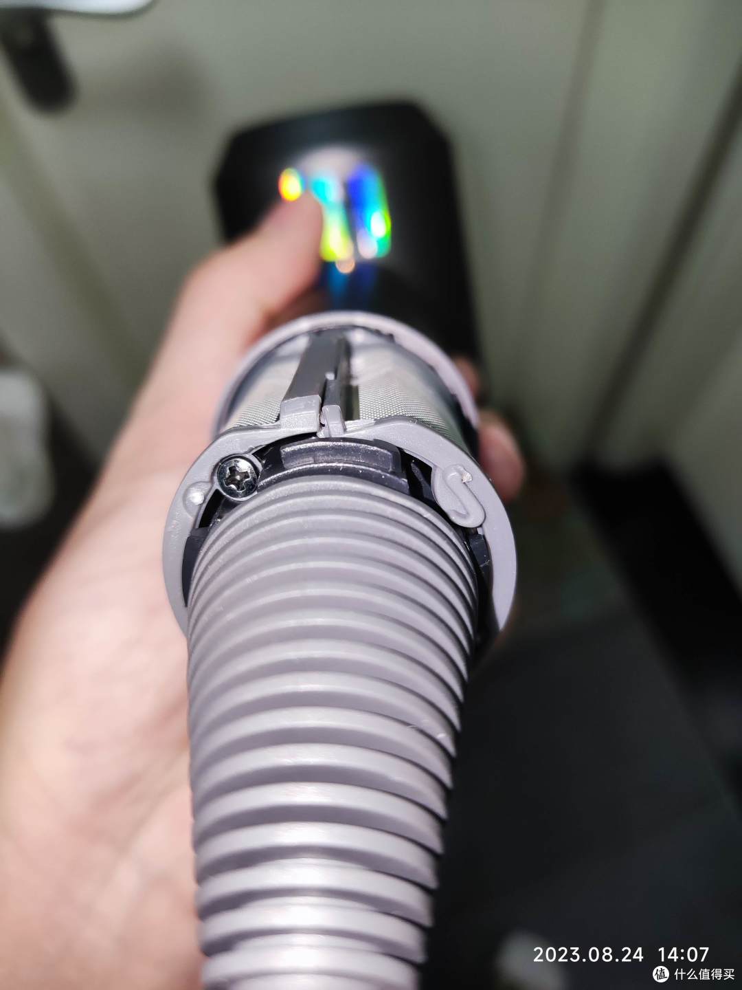 底部螺丝固定防尘网