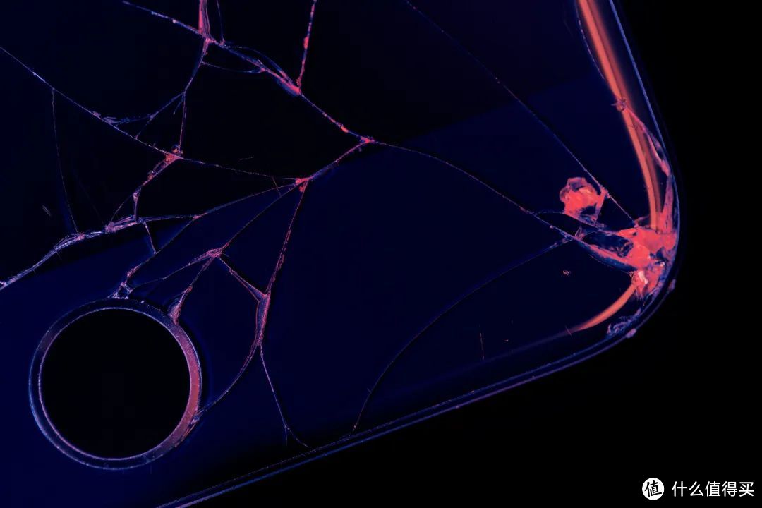 “奇迹玻璃”？爱折腾的手机厂商们，这些年来究竟对玻璃做了什么？