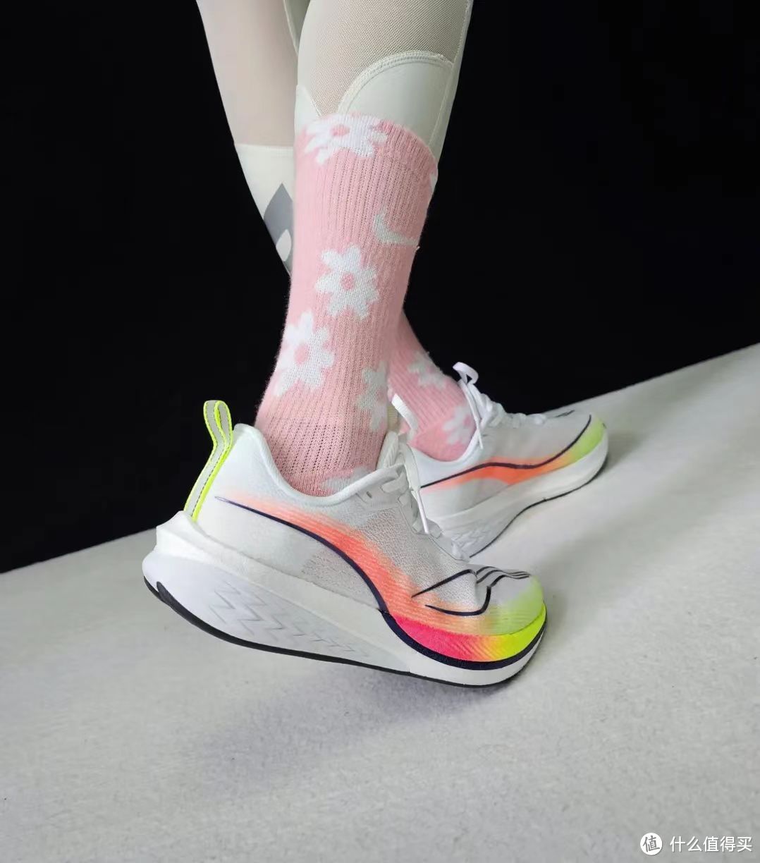 李宁赤兔6作为一款备受瞩目的运动鞋款，其在性能、外观和舒适度方面都备受关注