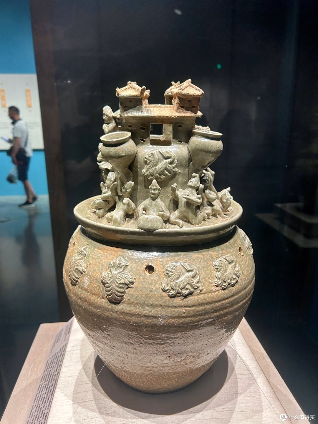 胡人俑堆塑罐 临平博物馆
