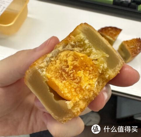 吃了一口就沦陷了‼️抢着吃的双黄莲蓉月饼🥮