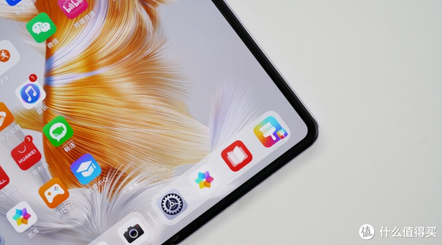 触手可及的未来感——HUAWEI Mate X3
