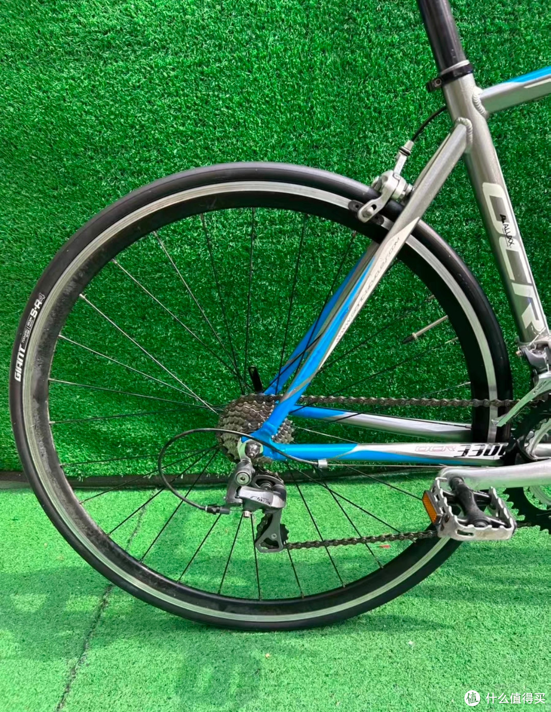 征服道路，超越极限：捷安特OCR3300自行车全面解析